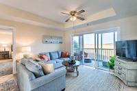 B&B Darien - Breezy Darien Condo with Tranquil Marsh Views! - Bed and Breakfast Darien