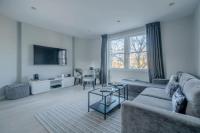 B&B London - Modern and Luxurious 2 Bedroom Flat - Barons Court - Bed and Breakfast London
