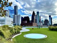 B&B Houston - Modern Downtown Houston Condo Nightlife & Food Scene - Bed and Breakfast Houston