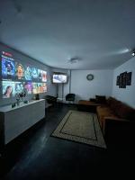 3 Rooms Cinema Garden Parking House - B&B Bucarest