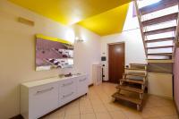 COLORED HOUSE UNTIL 7 PEOPLE ABOVE SqPLEBISCITO - B&B Napoli