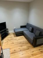 Lovely 1 bedroom apartment with on street parking - Chambres d'hôtes Londres