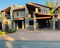 Kamer met Queensize Bed en Balkon