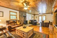 Thompson Home with Deck and Pond, 8 Mi to Elk Mountain - B&B
