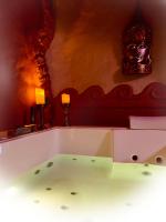 Queen Suite with Spa Bath