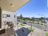 Jamarkos Unit 4 Kings Beach QLD - B&B