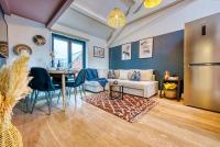 Ashcroft Loft by Timeless Stays - Stunning 3 Bedroom, 2 bathrooms, Charming central apartment featuring a balcony - Ferienwohnung Cirencester