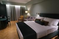 Green One-Bedroom Suite