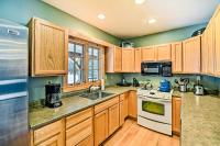 West Dover Home with Deck about 2 Mi to Mount Snow! - B&B West Dover