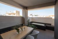 City's Best-Kept Secret, Eclectic & Luxe Getaway - Bed and Breakfast Kalamata