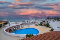 Luxurious Seaview Apartment with pool 5min Beach - B&B