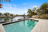 B&B Gold Coast - Gorgeous 5brm Waterfront home - Bed and Breakfast Gold Coast