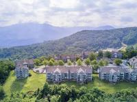 WOW Views!!-Mountain Escape-Outdoor Pool-Close to Downtown-WiFi-Cable-Private Balcony - B&B