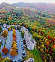 WOW Views!!-Mountain Escape-Outdoor Pool-Close to Downtown-WiFi-Cable-Private Balcony - B&B Gatlinburg