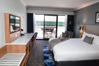 Roadside Deluxe Club-Facing King Room