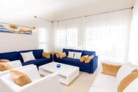 Pristine 4BR Beachfront Getaway with Pool & Rooftop - Chambres d’hôtes Punta Cana