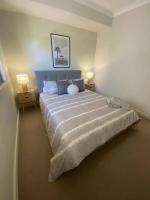 Bright 1 Bedroom Joondalup Stay - Bed and Breakfast