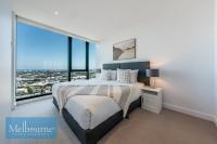 Sky High Three-Bedroom Two Bathroom Apartment with Dual Harbour Views