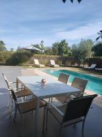 Villa Sara avec sa piscine et jardin - B&B