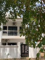 3 Bedroom Family Pool Villa Flic-en-Flac Beach - Chambres d'hôtes Flic en Flac