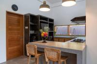 Villa Ikris - tranquil oasis in the heart of Canggu - Chambres d'hôtes Canggu