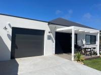 Quarterdeck Lakes Entrance 2br *Waterfront* Apartment - Ferienwohnung Lakes Entrance