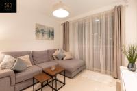 B&B Gżira - Designer Retreat: Beautiful 2BR APT with Balcony by 360 Estates - Bed and Breakfast Gżira