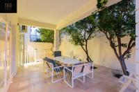 B&B Swieqi - Spacious NUM1 house in Swieqi - Sleeps 18 w/WIFI by 360 Estates - Bed and Breakfast Swieqi