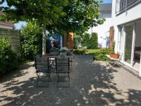 Grasshoppers - B&B