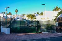 Sky and Sea Loma Verde - Pool and terrace with sea view - By Lanzarote Vacation Homes - Chambres d'hôtes Puerto del Carmen