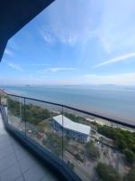 Infinite Seaview with Penang Bridge Suite with Sunrise up to 11 person - Chambres d'hôtes Bayan Lepas