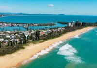 Beachfront Styled 2 BR Apt w Pool at Buddina - B&B Buddina