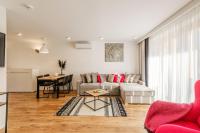 REZYDENCJA ORNAK 5 - stylowe apartamenty z balkonami i jacuzzi, 5 min pieszo do Krupówek, IZBY PODHALAŃSKIE - B&B Zakopane