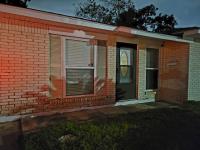 Large Spacious Bedroom with Private Entrance Females Only - B&B