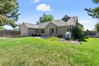 Southwestern Style 4 Bedroom Nampa Home Sleeps 16! - Bed and Breakfast