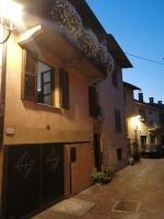 Holiday House Antica Dimora Soggiorni in langa centro storico La Morra - Chambres d'hôtes La Morra
