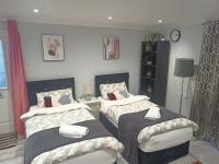 B&B Newport (Wales) - Brand New Cosy Apartment 3 Sleep, Garden access Free Wi-Fi & Parking - Bed and Breakfast Newport (Wales)