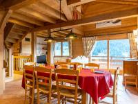 Chalet mitoyen 3 étoiles à La Clusaz, 500m des pistes, 10 pers, terrasse, cheminée, garage, WiFi - FR-1-459-186 - Chambres d'hôtes La Clusaz