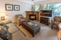 Whistler Steps to Village Sleeps 8 + Jacuz + Park - B&B Whistler