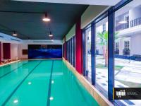 luxury 3BR Condo Near the Boulevard - B&B