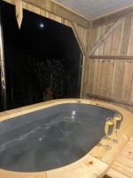 Gîte cottage à 5 min de Dinan avec bain nordique "Côté Jardin" - Chambres d'hôtes Bobital