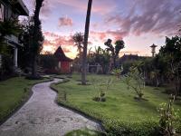 Villa with Garden View