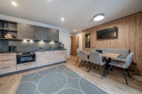 Apartment with Mountain View