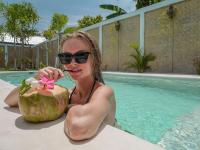 Rumah Tara Modern 3 bedroom pool and garden villa in Gili Air - Chambres d'hôtes Gili Air