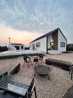 373 pool villa - B&B