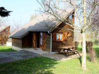Chalets indépendants avec terrasse, jardin, jeux pour enfants, proche Montluçon - FR-1-489-402 - B&B