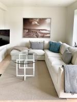 Familjevänligt hus med pool och tennisbana - B&B