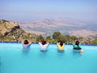 Hilltop Resort and Glamping Wai, Near Panchgani - B&B Wai