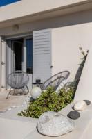 Blue Canvas - B&B Perissa