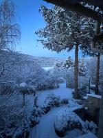 Camera Matrimoniale con Vista Giardino